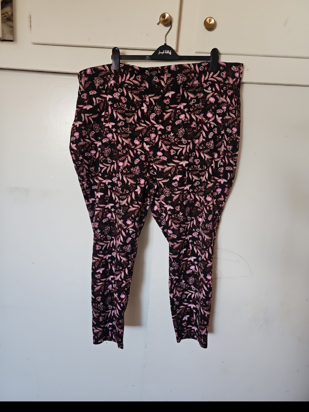 Plus Floral Skinny Pants in Black & Pink